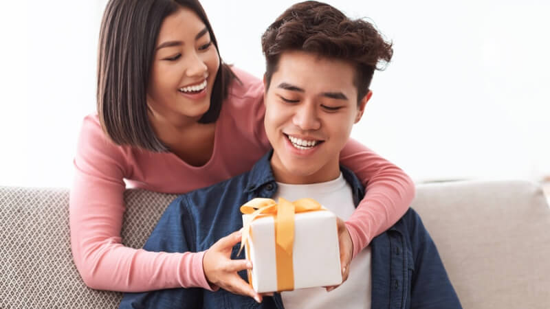 Bí quyết chọn quà sinh nhật cho bạn trai