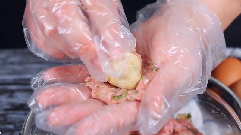 Tạo hình thịt bọc nấm rơm
