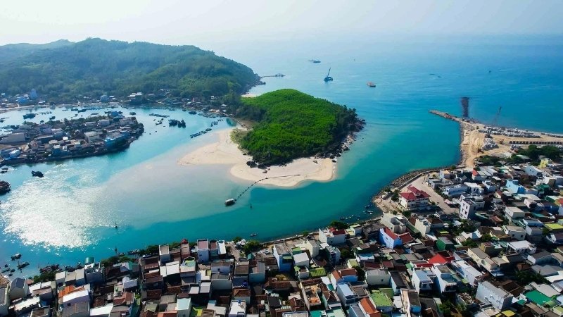 Biển Sa Huỳnh - Vẻ đẹp hoang sơ và dấu ấn văn hóa Chăm-pa Biển Sa Huỳnh - Vẻ đẹp hoang sơ và dấu ấn văn hóa Chăm-pa