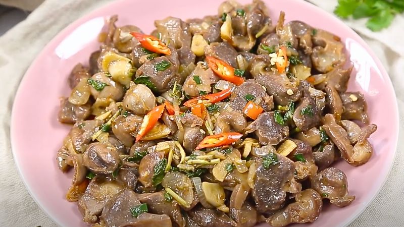 món mề gà xào cay