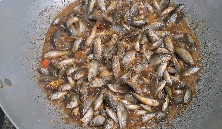 Cách làm cá rô bí kho sả ớt thơm ngon cho bữa cơm gia đình