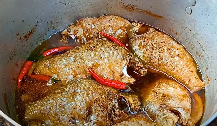 Cách làm cá mè vinh kho nước dừa ngon ngọt, đậm đà