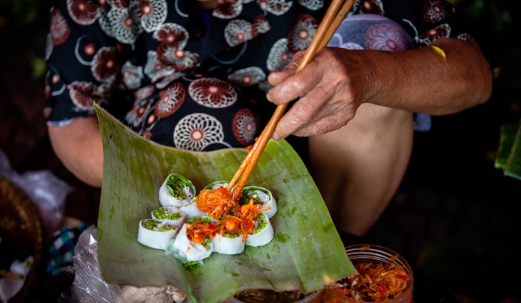 Bánh cuốn tôm chua - đặc sản bình dị xứ Huế