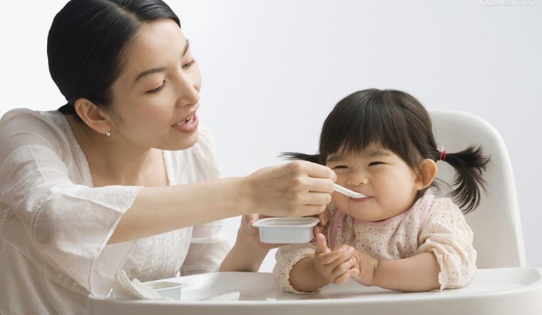 Bé mấy tháng ăn được thịt, cá, tôm? Một số lưu ý nên biết