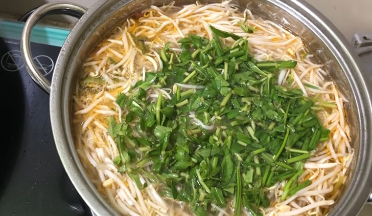 Cách nấu canh chua cá chàm cho bữa cơm gia đình