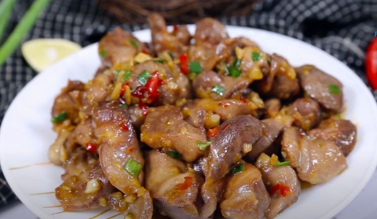 Cách làm món mề gà xào bơ tỏi đơn giản, thơm ngon
