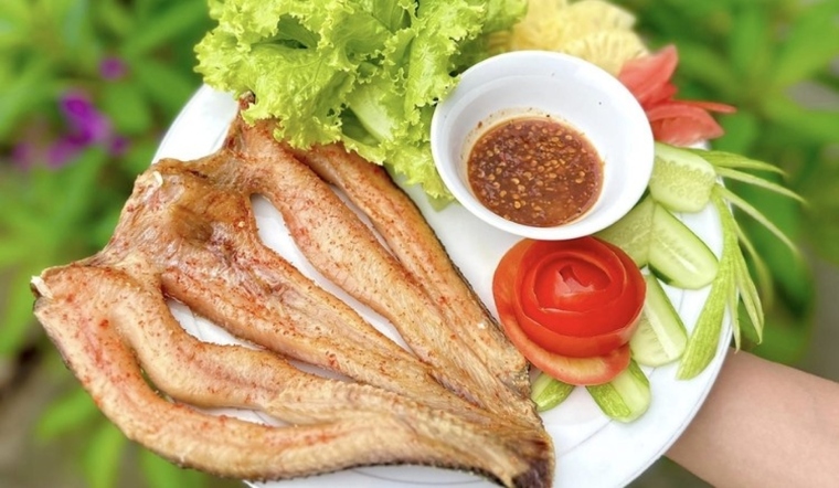 Nướng cá khô bằng nồi chiên không dầu, lò vi sóng hay lò nướng?