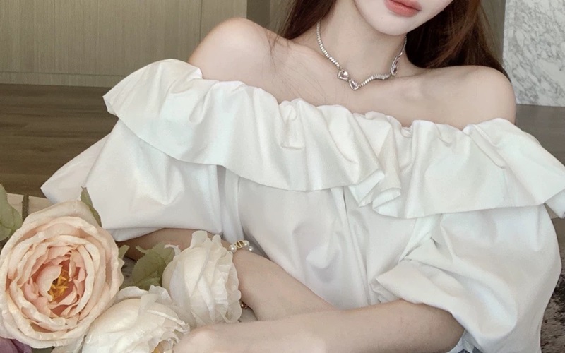 Áo trễ vai tay bồng