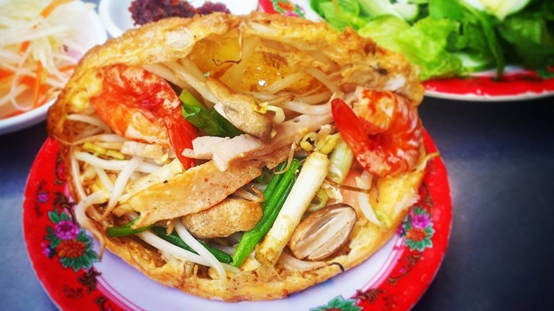 Bánh khoái và bún thịt nướng