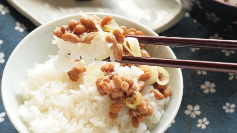 Thực phẩm lên men như miso, natto và dưa cải bắp chứa nhiều lợi khuẩn tốt cho tiêu hóa Thực phẩm lên men như miso, natto và dưa cải bắp chứa nhiều lợi khuẩn tốt cho tiêu hóa