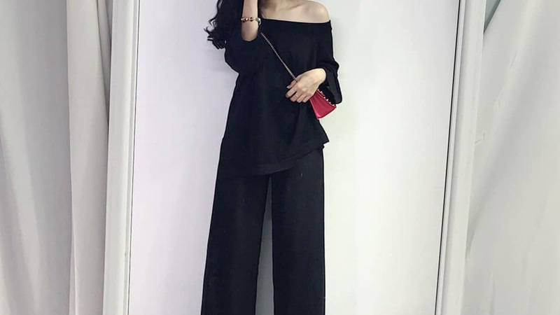 Áo trễ vai mặc cùng quần vải ống rộng