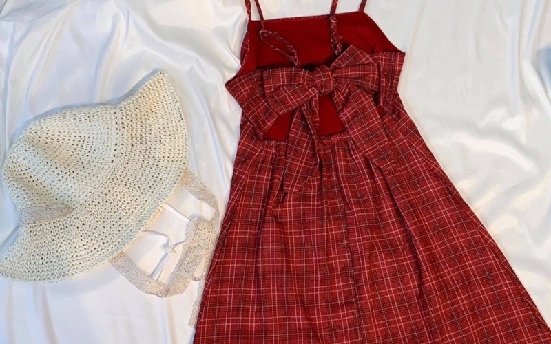 Đầm caro 2 dây cột nơ sau lưng Đầm caro 2 dây cột nơ sau lưng