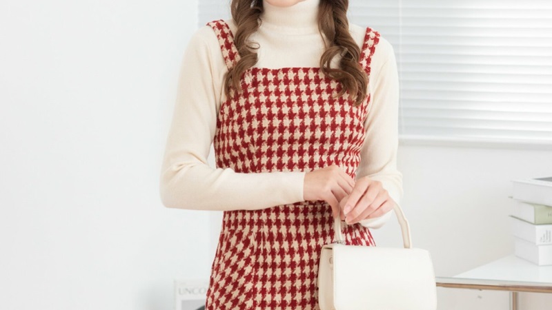 Đầm caro 2 dây + áo len mỏng
