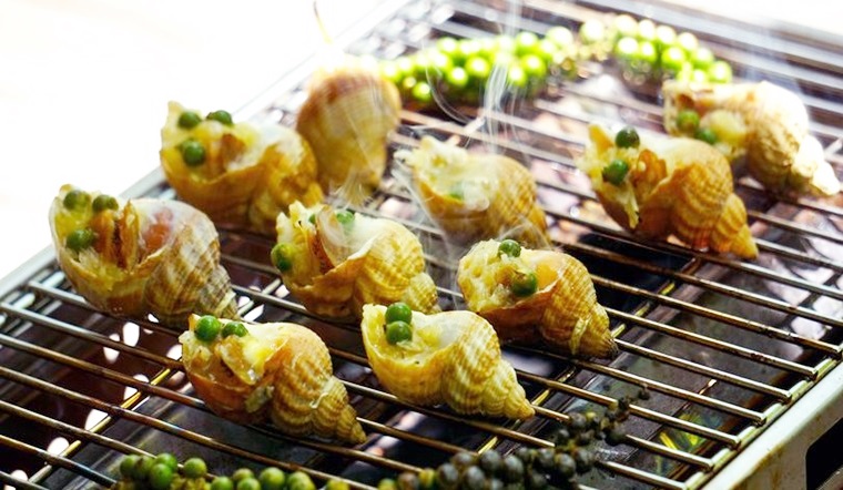 Cách làm ốc bulot nướng tiêu xanh cay thơm, ăn là thèm