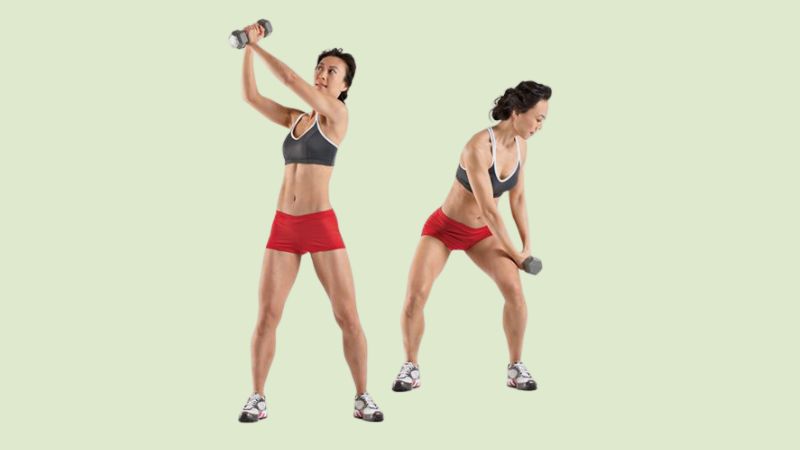 Động tác đứng chặt gỗ với tạ từ cao xuống thấp
