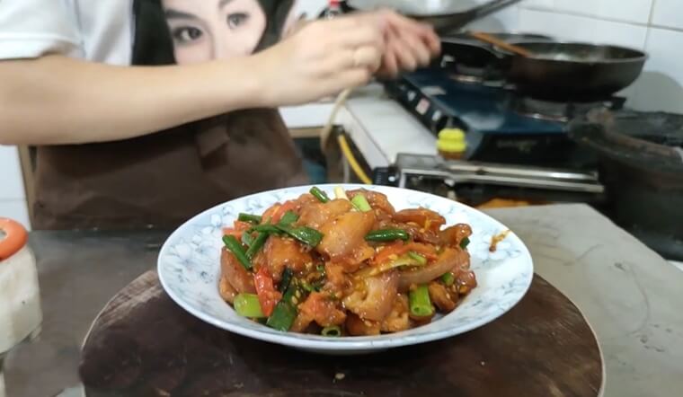 Cách làm thịt ba chỉ sốt cà chua thơm ngon cho bữa gia đình