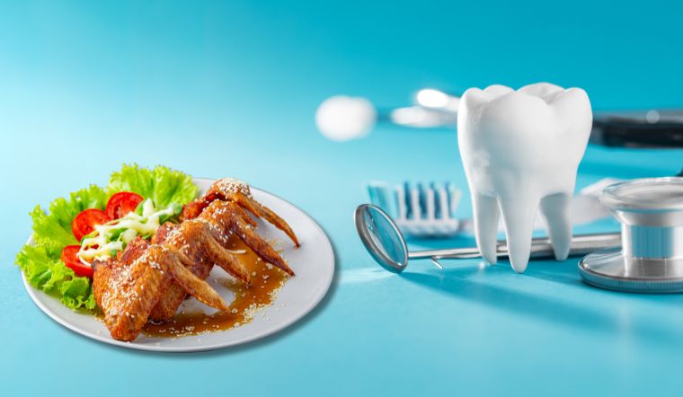 Nhổ răng khôn ăn được thịt gà không? Cần kiêng gì?