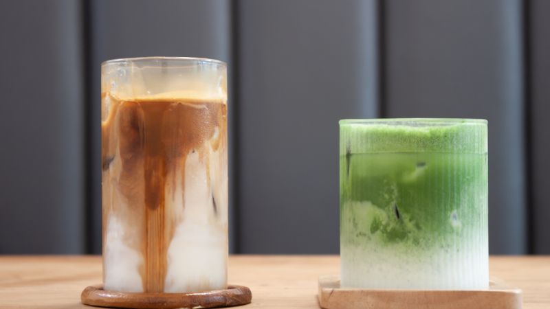 Matcha hay cà phê sẽ tốt hơn cho sức khỏe?