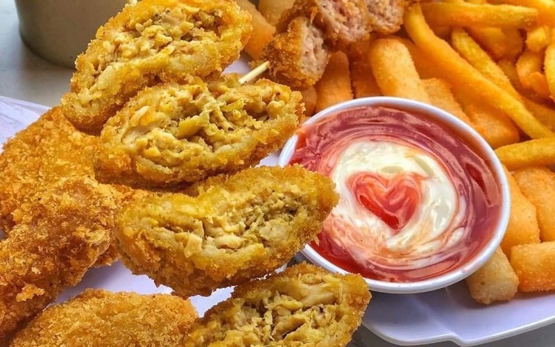 Bánh gà tại Chén Cả Thế Giới Bánh gà tại Chén Cả Thế Giới