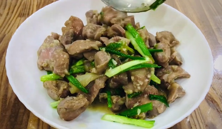 Cách làm mề gà kho tiêu cay ngon cho bữa cơm gia đình