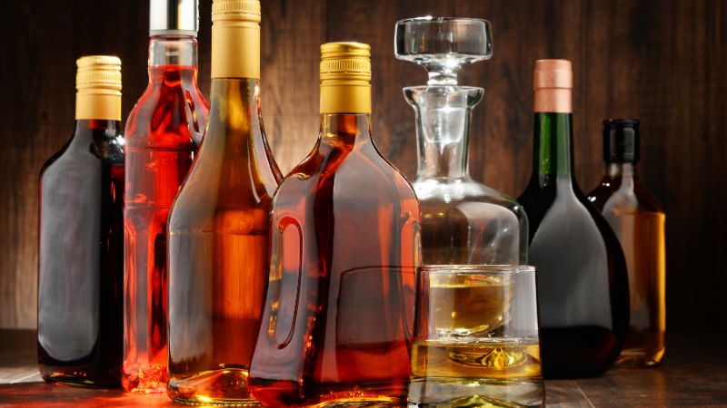 Uống rượu bia, không uống đủ nước