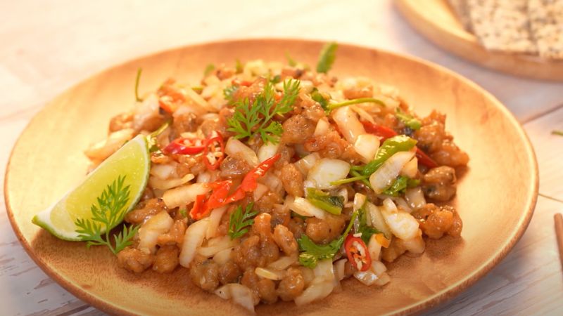 món nghêu lụa trộn hành tây