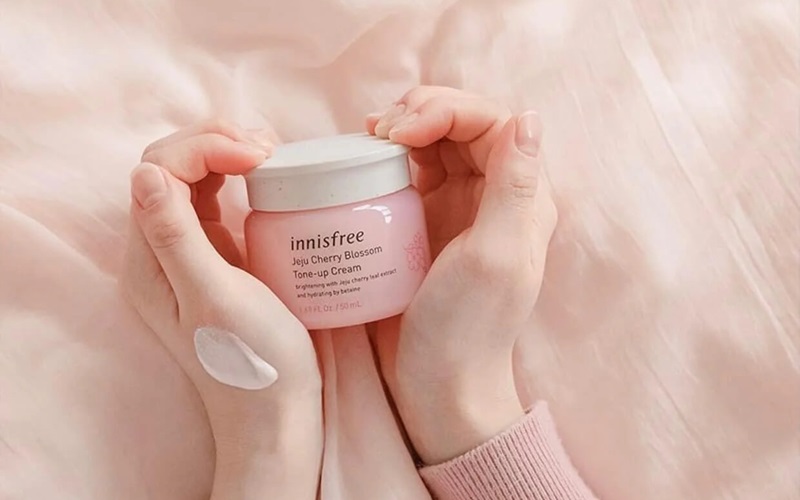 Kem nâng tone Innisfree Jeju Cherry Blossom Tone-Up Cream Kem nâng tone Innisfree Jeju Cherry Blossom Tone-Up Cream