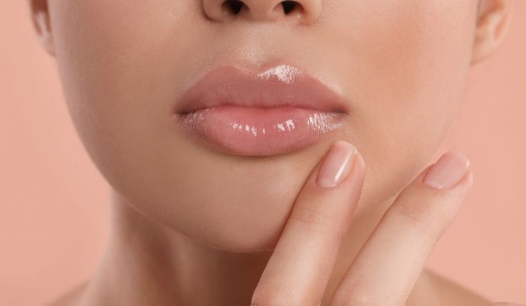Có ngay đôi môi căng mọng như môi em bé chỉ với 4 bước đơn giản