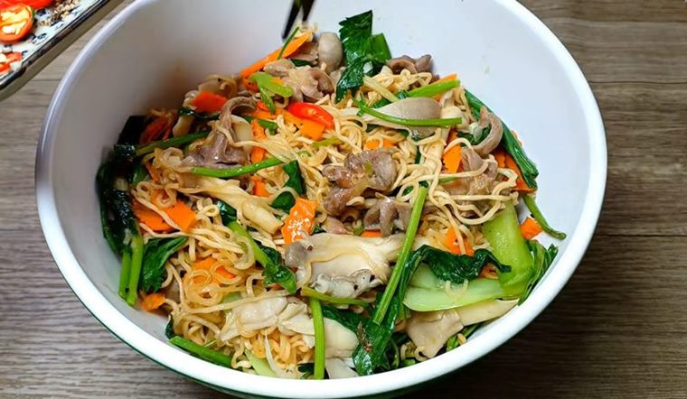 Cách làm mì xào mề gà đơn giản cho những ngày chán cơm
