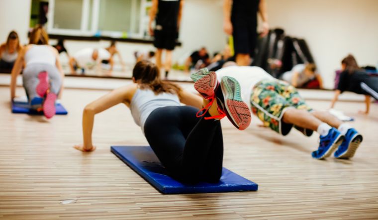 2 động tác vàng giúp chị em 30+ lấy lại vóc dáng thon gọn