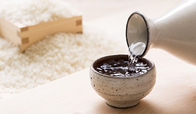 Rượu gốc là gì? Có nên uống rượu gốc không?