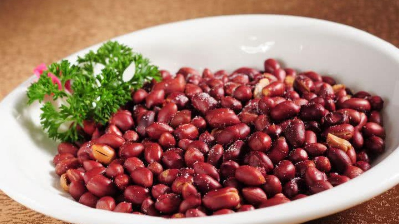 Thêm rượu trắng để lạc giòn thơm hơn