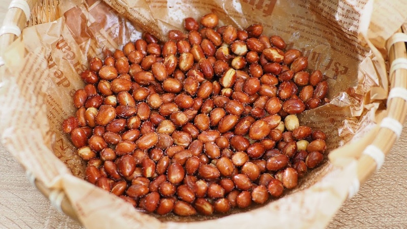 Dùng dầu ăn nguội để rang lạc