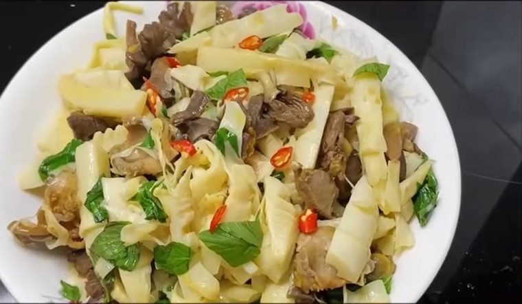 Hướng dẫn cách làm mề gà xào măng ngon miệng, đơn giản