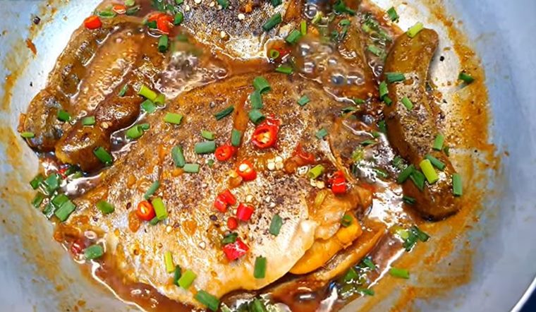 Cách làm cá nâu kho me đậm đà, ngon thơm vô cùng đơn giản