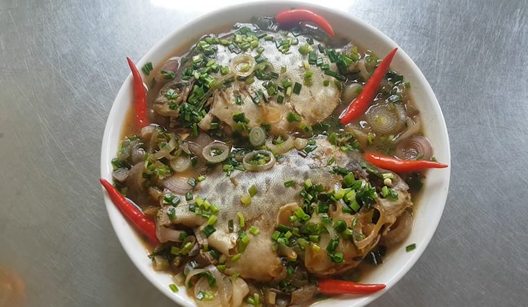 Tự tay làm món cá nâu kho hành thơm lừng cho bữa cơm gia đình