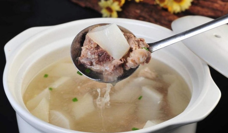 Tuyệt chiêu hầm xương đậm đà, nước trong không tốn nhiều thời gian