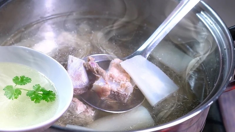 Thêm nước nóng khi hầm nếu nước cạn