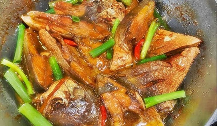 Cách làm cá chim kho tiêu cay ngon, ấm nồng ngày mưa