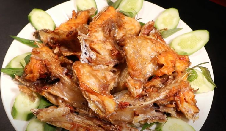 Cách làm đầu cá hồi nướng muối ớt cay ngon, dễ làm tại nhà