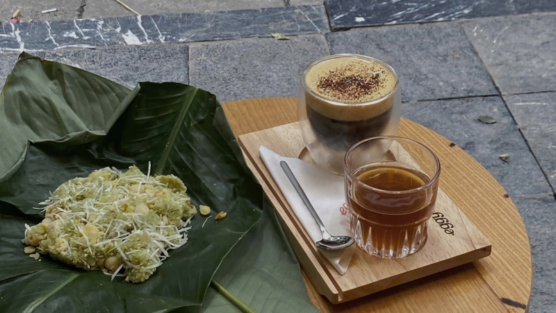 Uống cà phê giữa mùa đông Hà Nội
