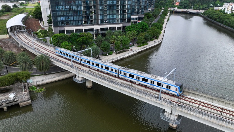 Dọc theo tuyến Metro số 1