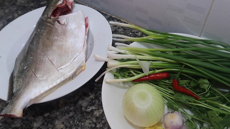 Nguyên liệu làm món cá chim hấp xì dầu