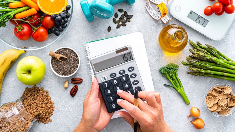 Giữ mức calo nạp vào nhỏ hơn mức tiêu hao
