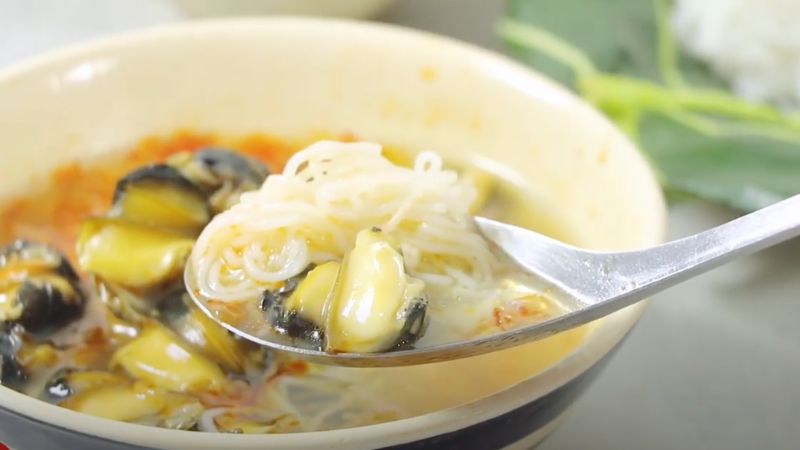 Thưởng thức bún ốc nguội Thưởng thức bún ốc nguội