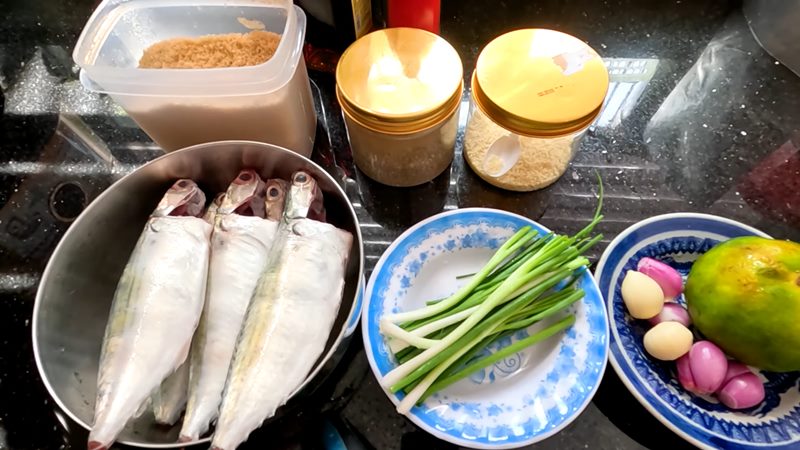 Nguyên liệu làm món cá bạc má kho cam Nguyên liệu làm món cá bạc má kho cam