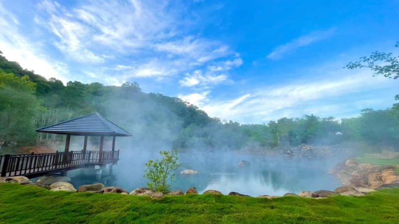 Suối nước nóng Bang giữa thiên nhiên mưa gió Suối nước nóng Bang giữa thiên nhiên mưa gió