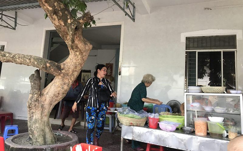 Quán Bún nước lèo Cây Nhãn