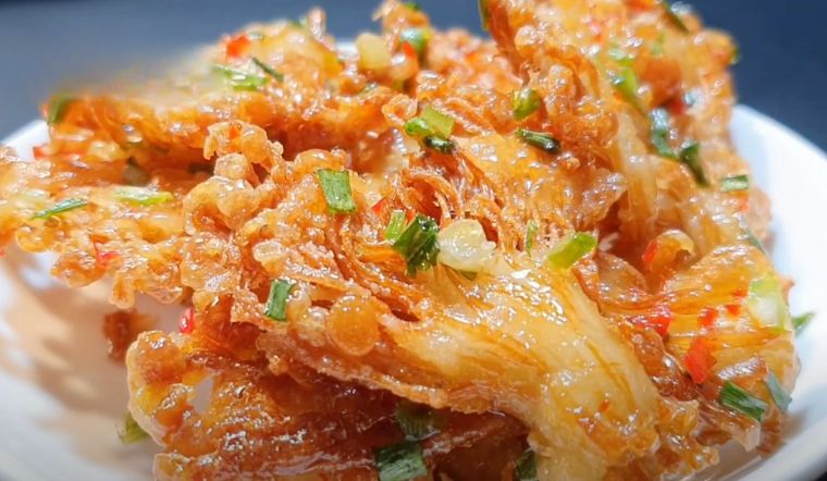 Tự làm món nấm kim châm chiên giòn sốt nước mắm bắt vị, hao cơm
