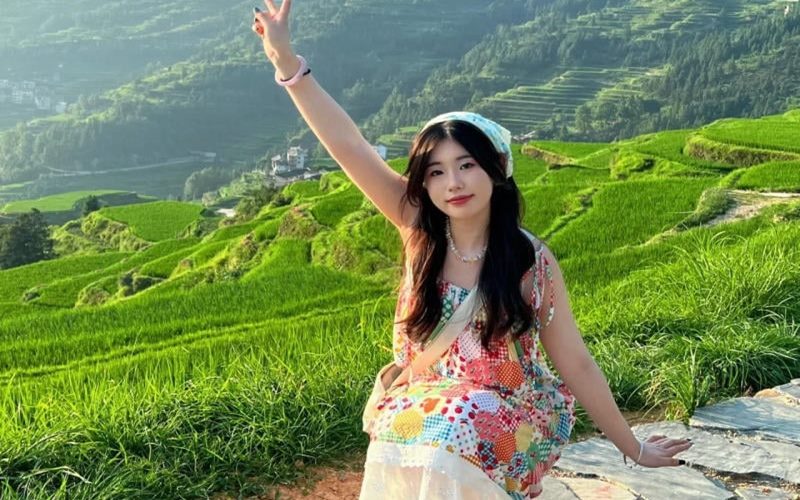 Tạo dáng đáng yêu